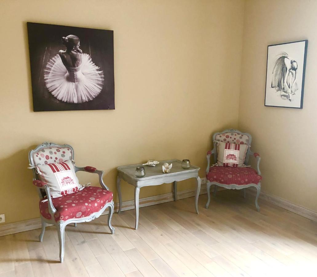 Ecole De Mathuna De Marigny Brizay ภายนอก รูปภาพ